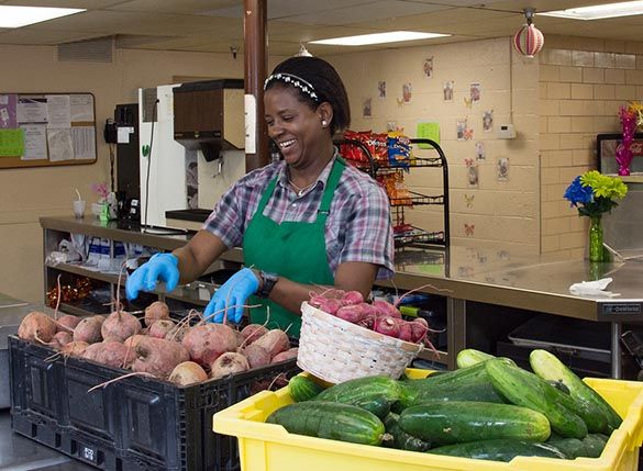 receive-2-food safety tips for food recipient - woman with potatoes