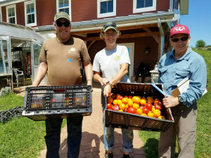 CFR VOLUNTEER FOOD RUNNERS DELIVER bill-andrea-and-volunteer